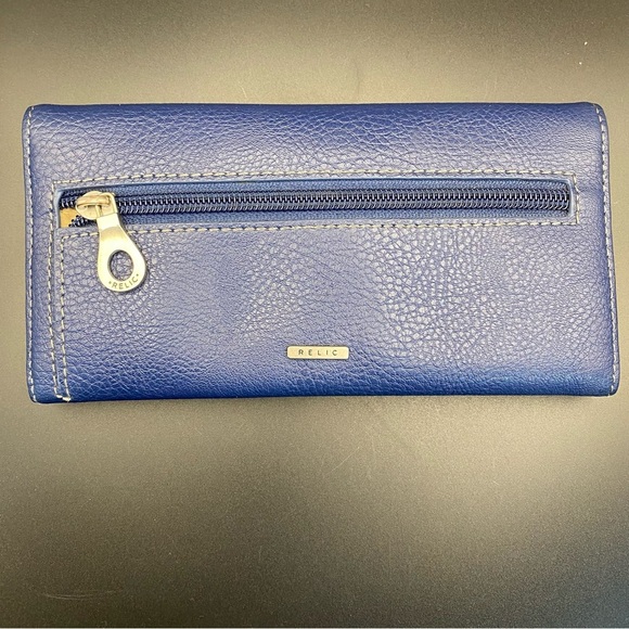 Relic by Fossil Leather Wallet - Picture 3 of 9